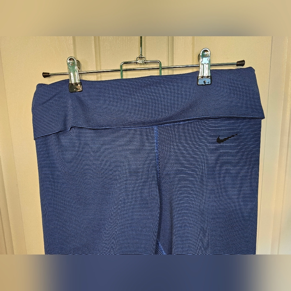 Nike Dri Fit Blue and Black Pinstripe Running Athletic Yoga Capri's Wmn's Sz M
